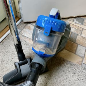eureka whirlwind bagless canister vacuum cleaner